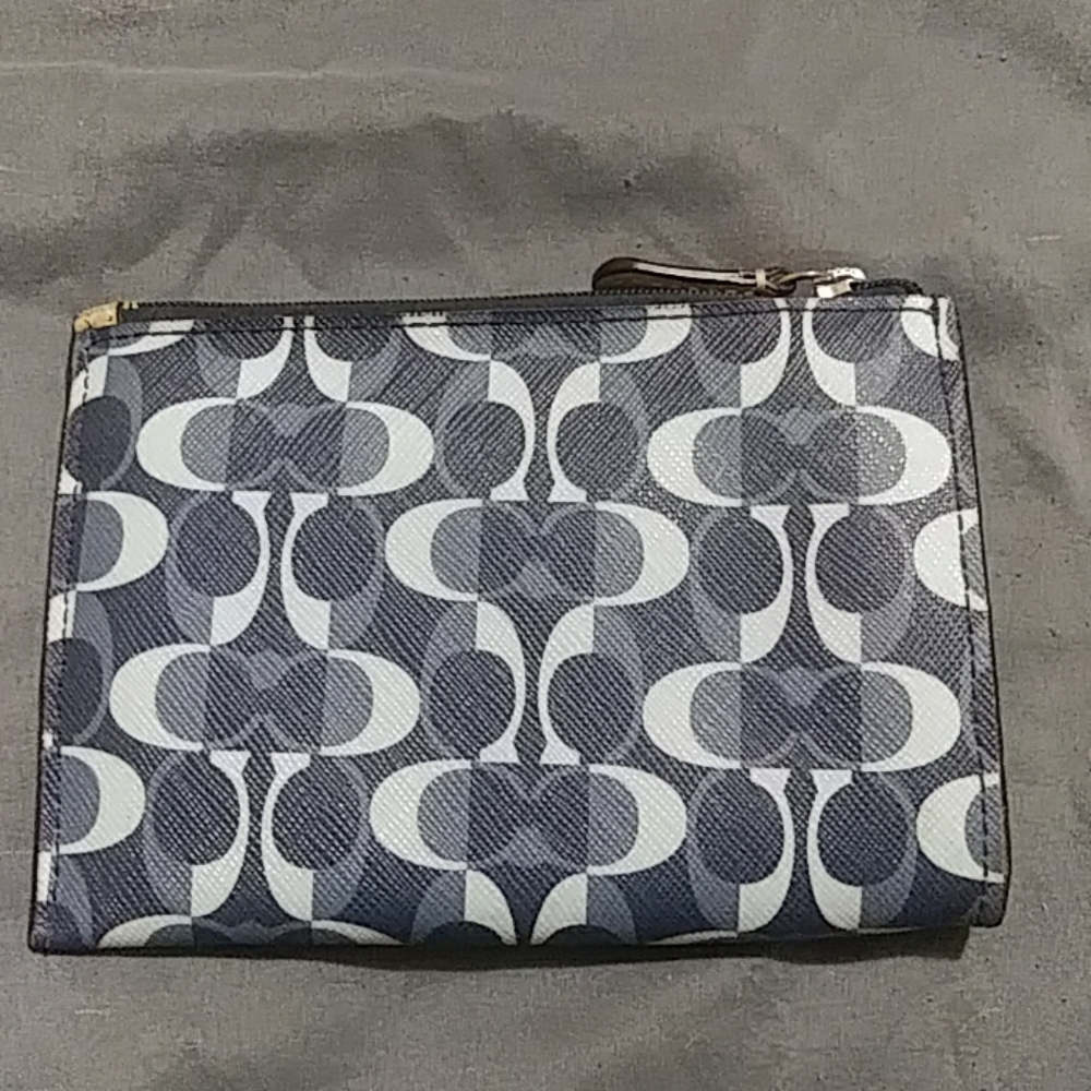Authentic Coach Coin Card wallet - Picture 2 of 5